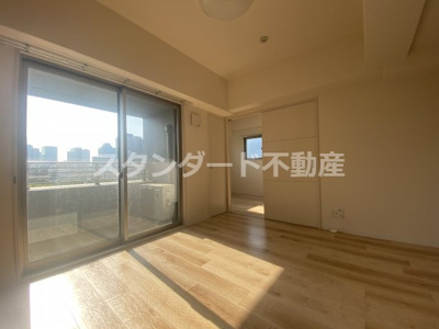 【洋室】 | クルーヴェルチュ扇町公園