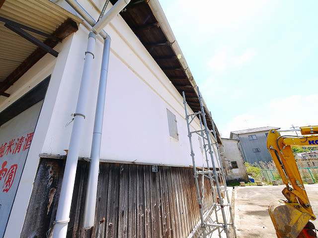 大型駐車場（資材置場）付き貸倉庫の外観