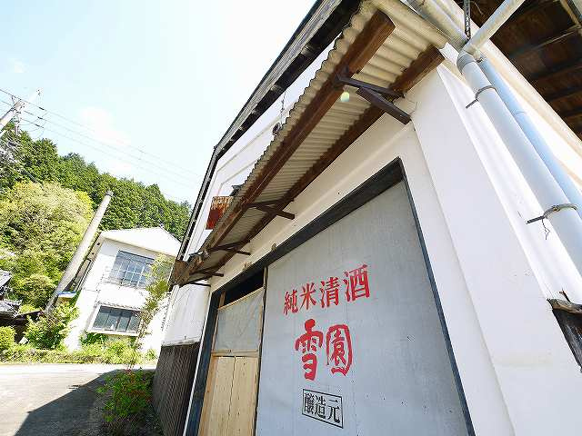 大型駐車場（資材置場）付き貸倉庫の外観