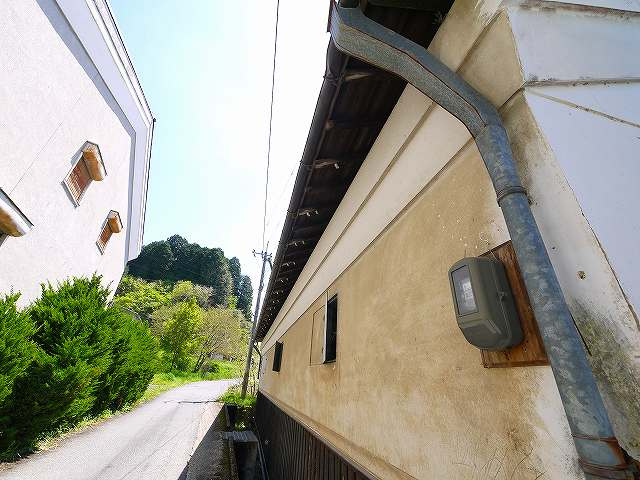 大型駐車場（資材置場）付き貸倉庫の外観