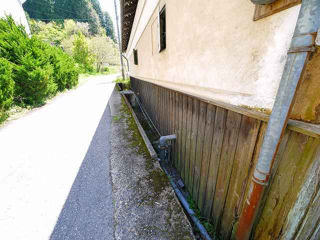 大型駐車場（資材置場）付き貸倉庫の外観