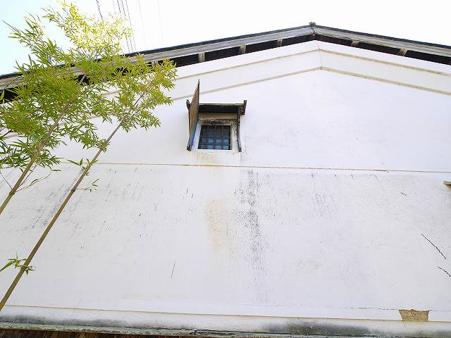 大型駐車場（資材置場）付き貸倉庫の外観
