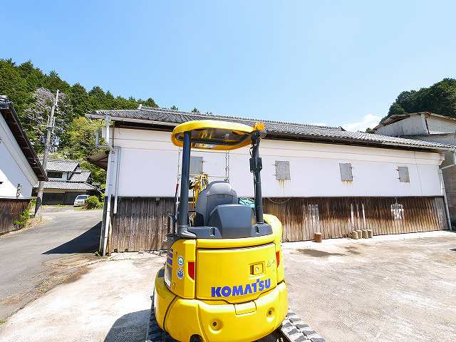 大型駐車場（資材置場）付き貸倉庫の外観