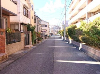 【前面道路含む現地写真】