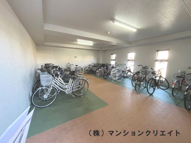 ビブレ成和の駐輪場