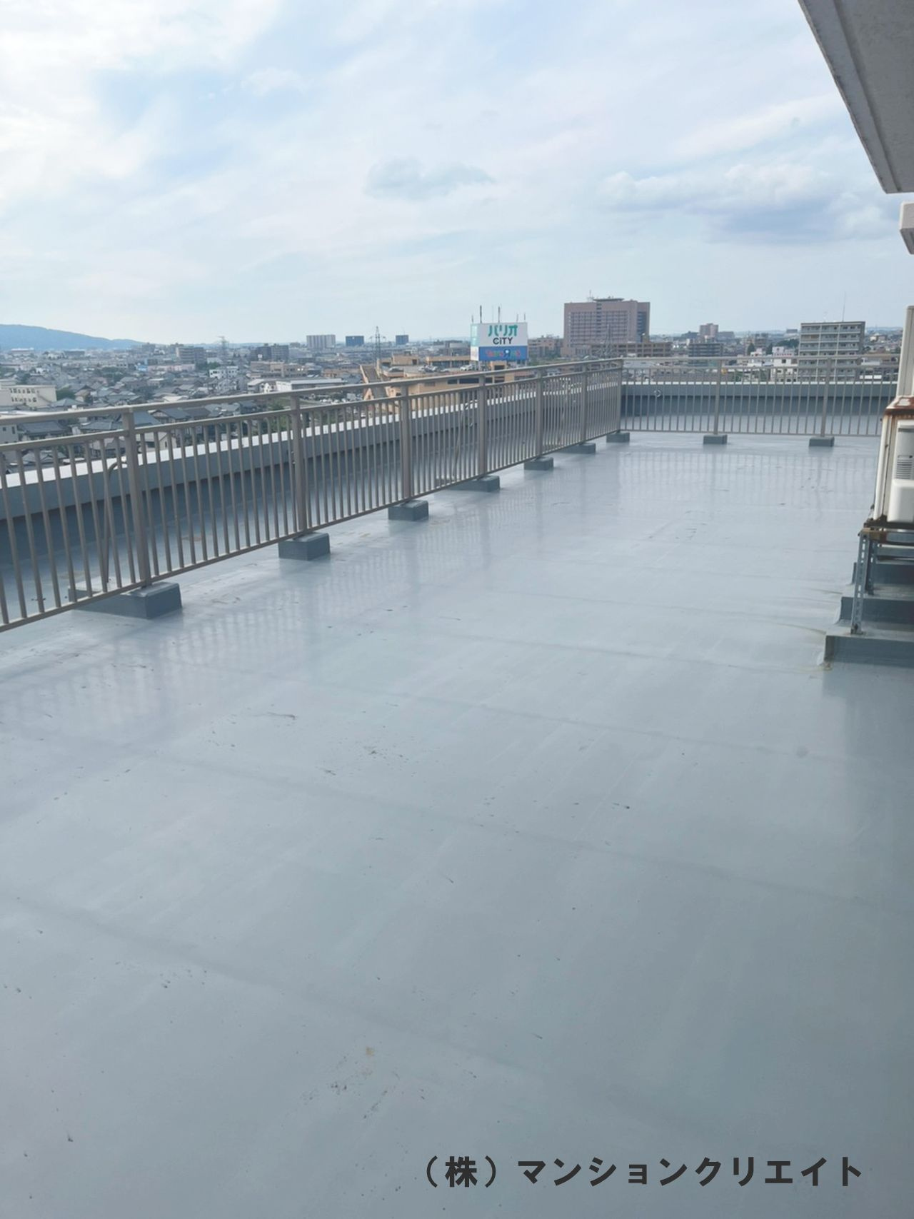 ビブレ成和のバルコニー|めちゃくちゃ広いルーフバルコニーが専用でお部屋に付いてます。その広さ面積は何と52.85㎡！