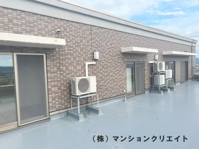 ビブレ成和の現況写真|各居室（３部屋）からルーフバルコニーに出られます！