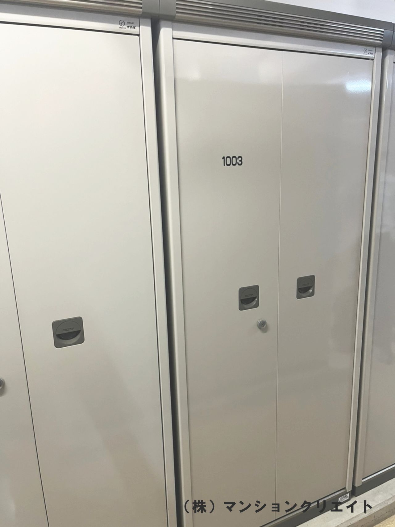 ビブレ成和の収納|１階に専用倉庫（トランクルーム）あり。タイヤ８本の収納も可能