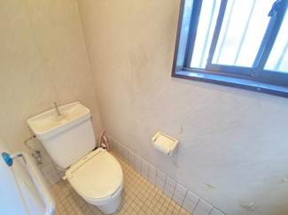 【トイレ】 | 下豊岡町　中古戸建 | ■2階トイレです！