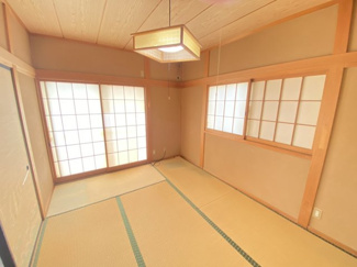 【和室】 | 下豊岡町　中古戸建 | ■明るい和室でのんびりできます！