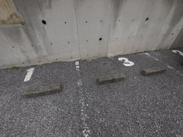 ハイネス藤崎の駐車場|駐車場に車を止められます