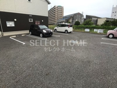 【駐車場】 | イデアル・ボヌール | 駐車場に車を止められます