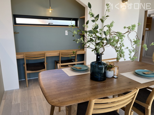 【その他】 | たつの市龍野町中村／全5区画 | 【自社施工例】多用途に使えるカウンターテーブルのあるダイニング