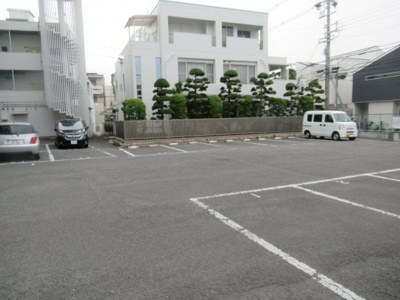 【駐車場】 | エテルナクモン（住道賃貸） | 駐車場があるので、車を買う予定の方も安心です