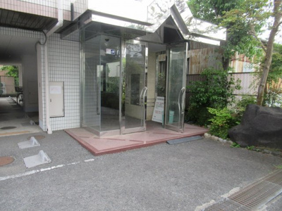 【エントランス】 | エテルナクモン（住道賃貸） | 清潔なエントランスです