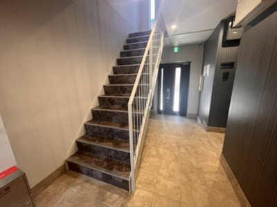 【ロビー】 | 震雲マンション | 共用階段です