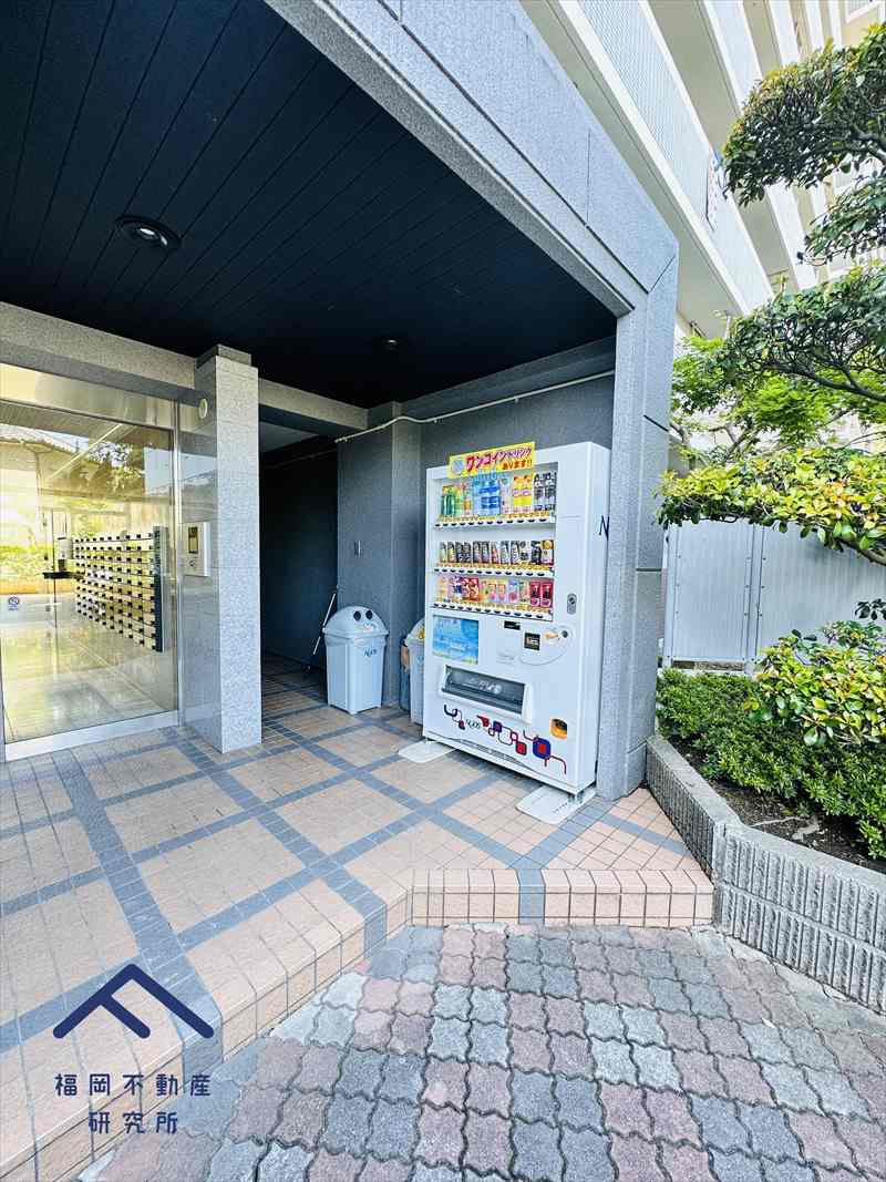 ロワールマンション空港南のエントランス