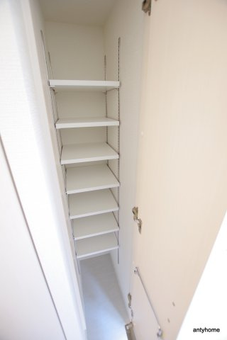 エスリード大阪梅田リュクス　仲介手数料無料の収納