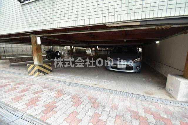 エクセレント小若江の駐車場