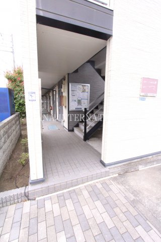 パセオ栗平のエントランス