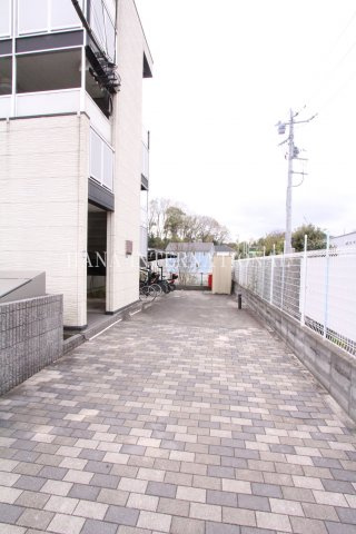 パセオ栗平のエントランス
