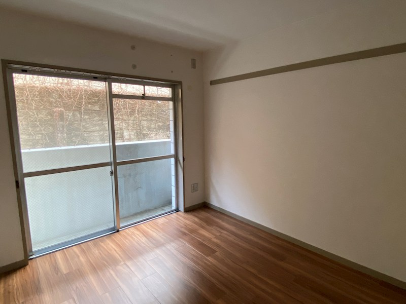 壬生ハイツの洋室