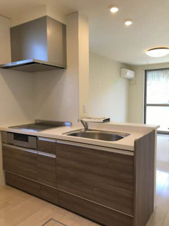 【キッチン】 | プロヌーブ沖洲 Ⅱ番館 | キッチンでお料理をお楽しみください