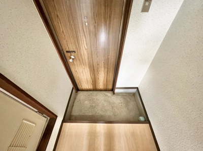 【玄関】 | ヤングタウン