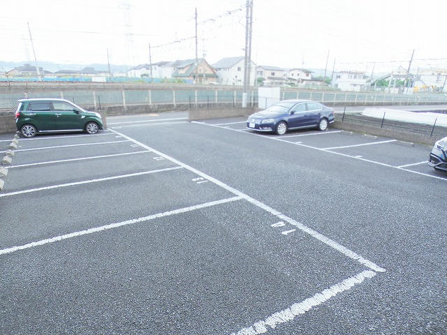 B-クレセントの駐車場