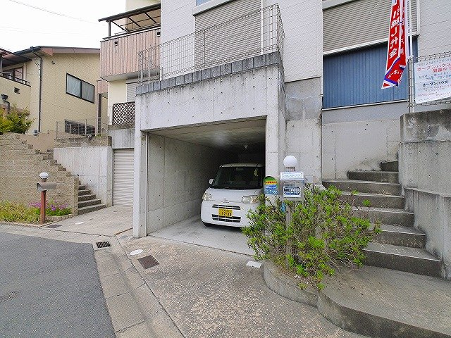 藤ノ木台戸建の駐車場