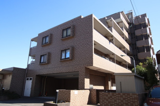 地下１階地上７階建て鉄筋コンクリートマンションです