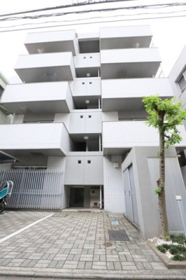タイル張りのお洒落なマンション♪