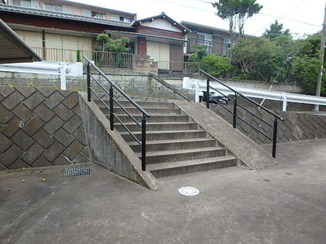 建物までのスロープ