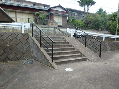 建物までのスロープ