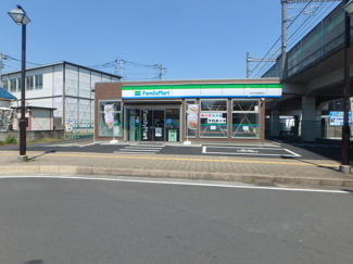 ファミリーマートいずみ中央駅前店まで500ｍ