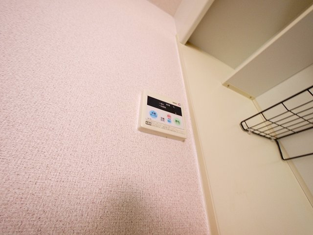 エクセレントハイツの設備|給湯のリモコン