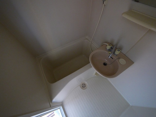 エクセレントハイツの浴室|ゆったり過ごせるお風呂です