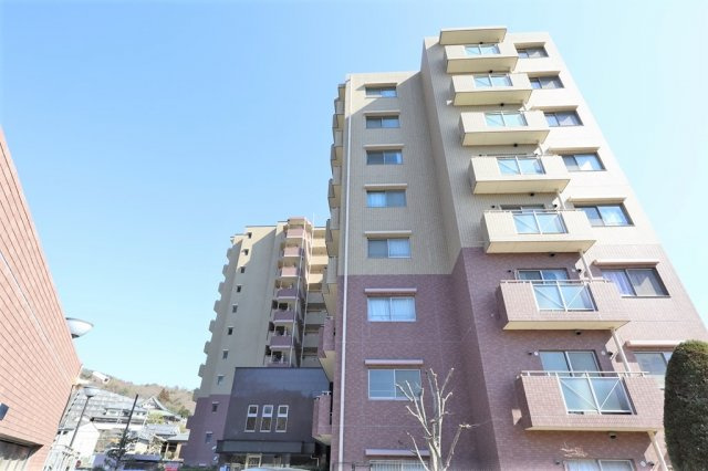 川西市平野２丁目の中古マンションの外観