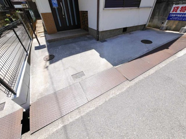王塚台貸家の駐車場