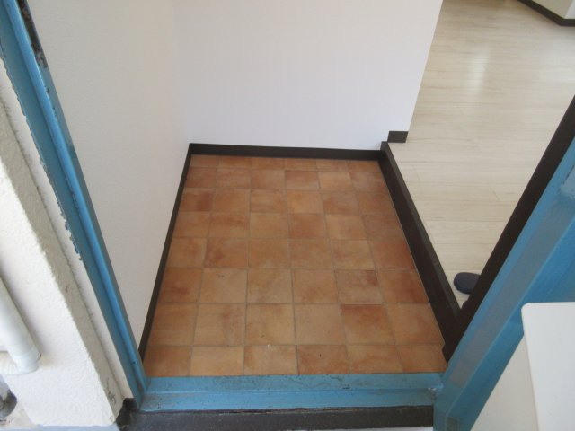 明神マンション1号の玄関