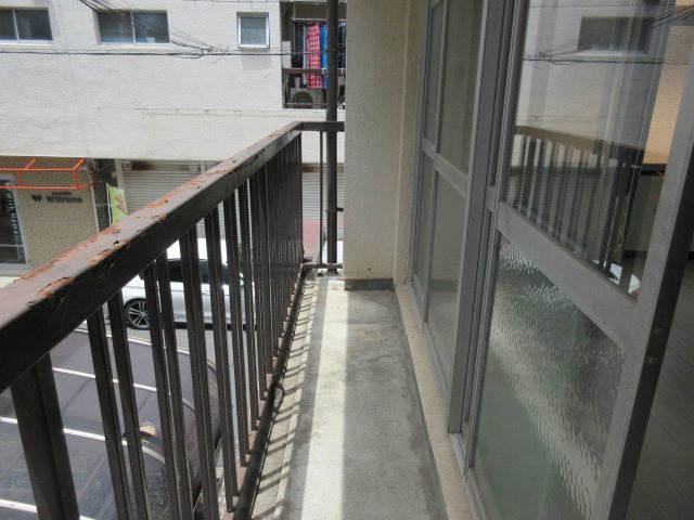 明神マンション1号のバルコニー