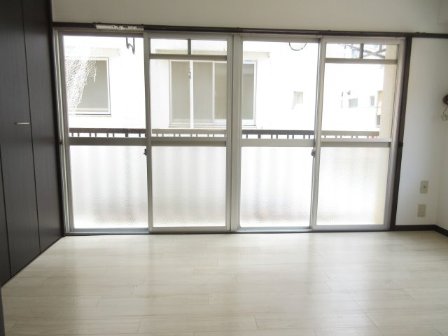 明神マンション1号の洋室