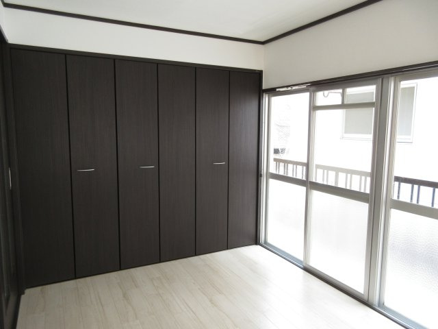 明神マンション1号の洋室