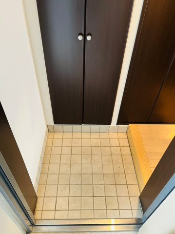 CREA花の木の玄関