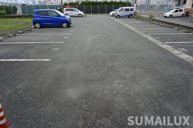 パルテノン弐番館の駐車場