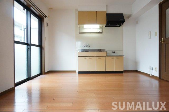 パルテノン弐番館の居間・リビング