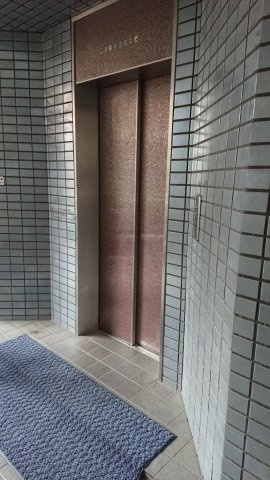 跳豊ビルのエントランス