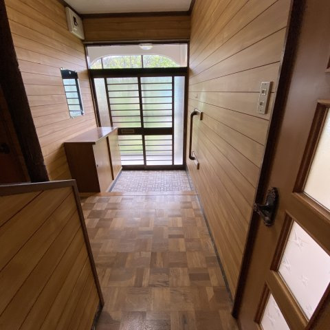 室蘭市崎守町１５０番１号　戸建の玄関|ゆったりとした玄関です