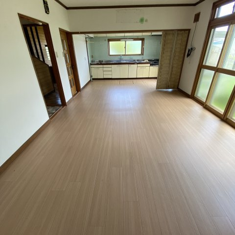 室蘭市崎守町１５０番１号　戸建の居間・リビング|使いやすい居間です