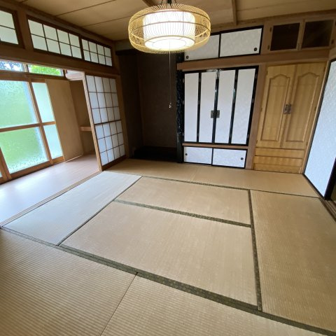 室蘭市崎守町１５０番１号　戸建の和室|和室がひろがる居住スペース